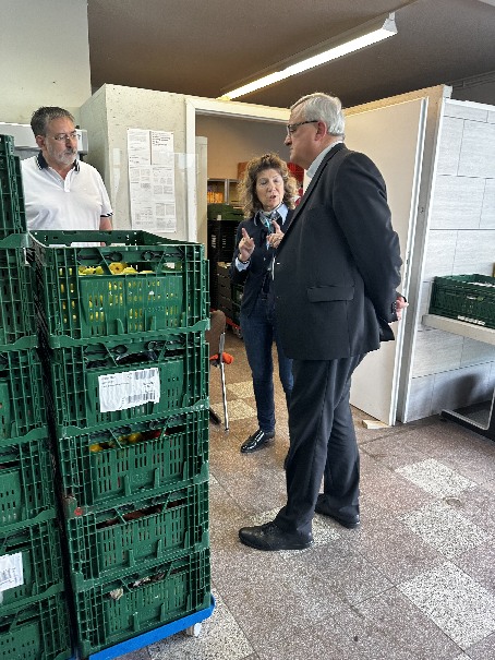 Besuch des katholischen Bischofs in unserer Tafel